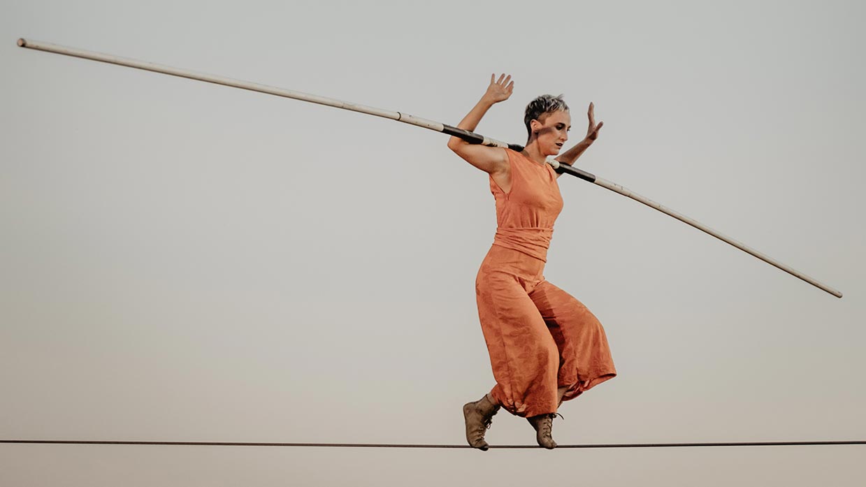 Foto: Corcoles, la funambulista, és l'artista convidada