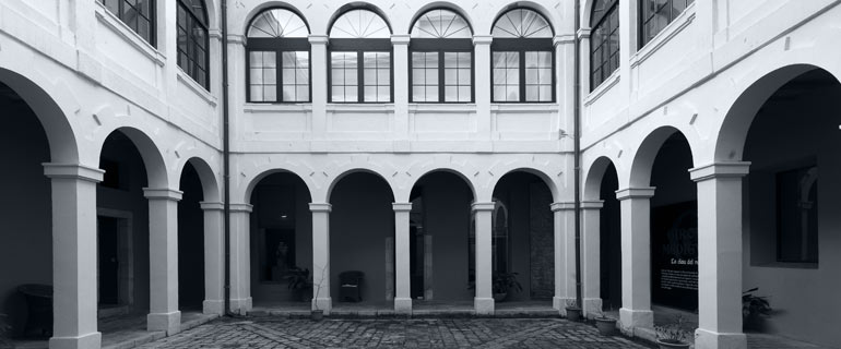 Claustro del convento capuchino, siglo XVIII (Jordi Puig)