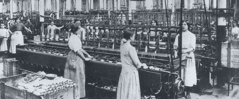 Worker women inside the Grober factory. Ajuntament de Girona. CRDI (unknown authorship)