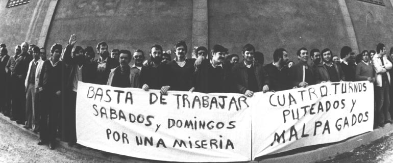 Façana d'un habitatge del carrer de Santa Eugènia, amb el cartell d'entrada a la ciutat i el símbol franquista del jou i les fletxes. Ajuntament de Girona. CRDI (Martí Massafont Costals)